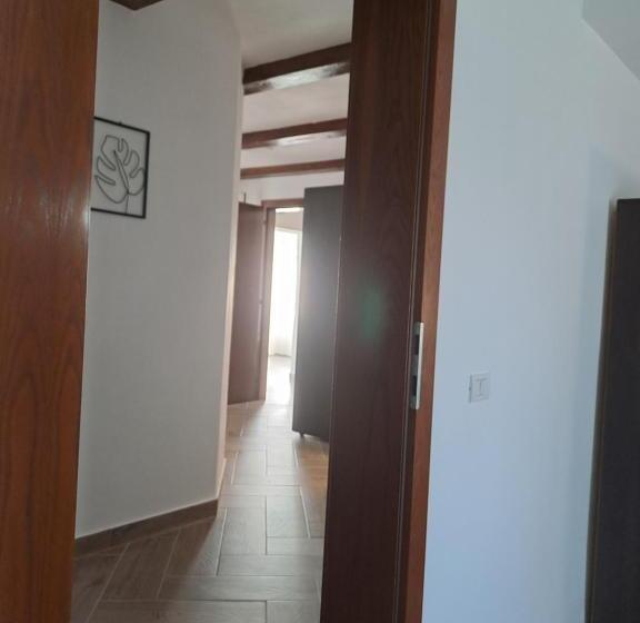 Семейный Номер, La Izvoare Pensiune Păstrăvărie