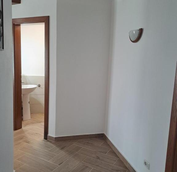 Семейный Номер, La Izvoare Pensiune Păstrăvărie