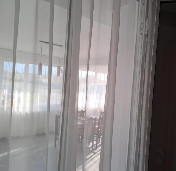 Семейный Номер, La Izvoare Pensiune Păstrăvărie