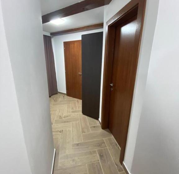 Семейный Номер, La Izvoare Pensiune Păstrăvărie