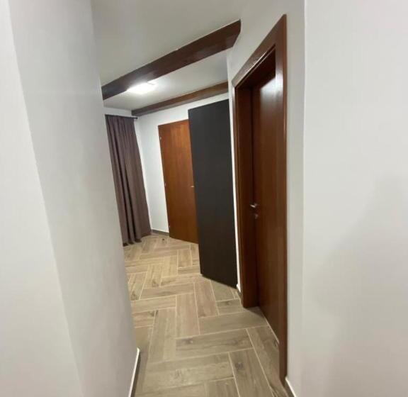 Семейный Номер, La Izvoare Pensiune Păstrăvărie