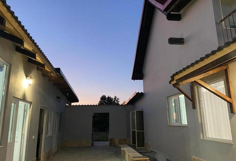 Дом 1 Спальня, La Izvoare Pensiune Păstrăvărie