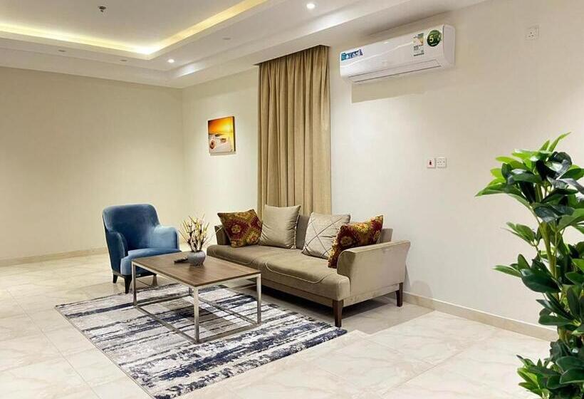 سوییت سوپریور, فندق النزيل الذهبي   Golden Guest