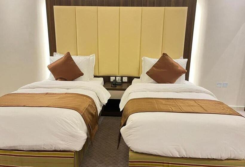 Suite 2 Dormitorios, فندق النزيل الذهبي   Golden Guest