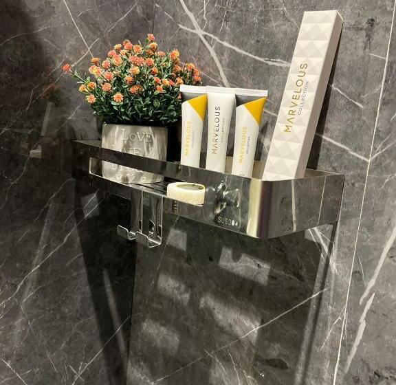 Suite Deluxe, فندق النزيل الذهبي   Golden Guest