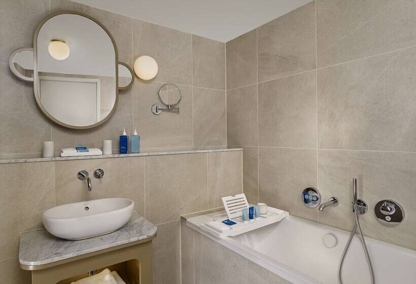 小型套房, Art Otel London Battersea Power Station, Powered By Radisson Hotels