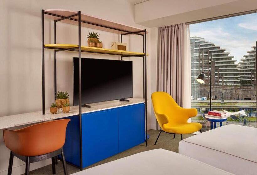 Номер Стандарт, Art Otel London Battersea Power Station, Powered By Radisson Hotels