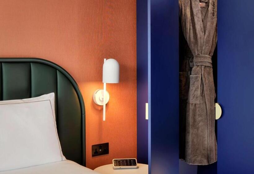 带大床的标准间, Art Otel London Battersea Power Station, Powered By Radisson Hotels