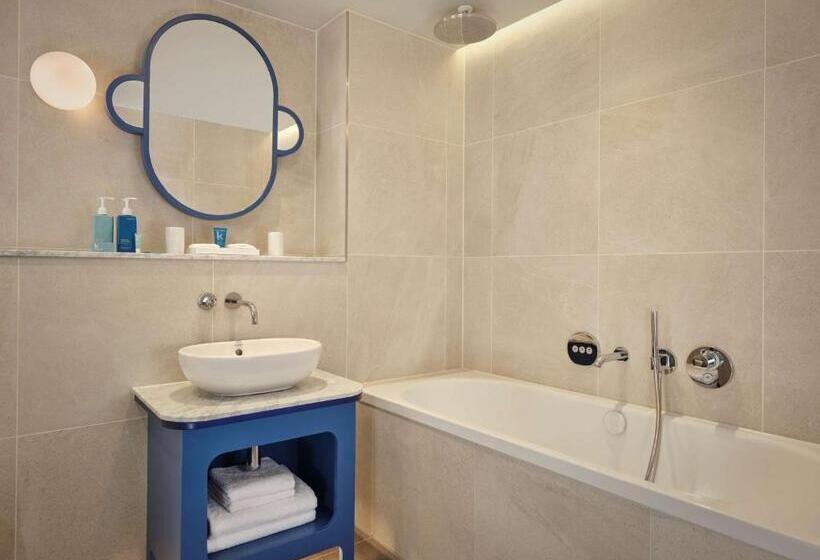 小型套房, Art Otel London Battersea Power Station, Powered By Radisson Hotels