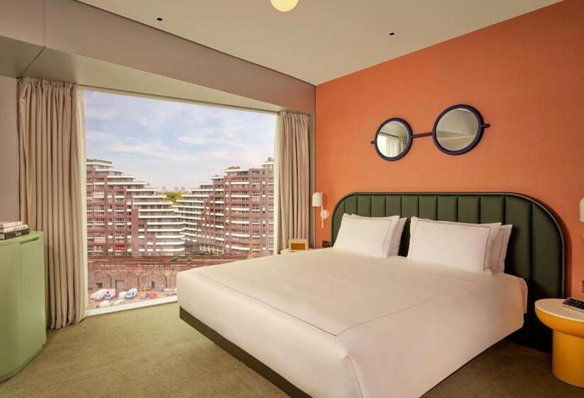 带大床的标准工作室, Art Otel London Battersea Power Station, Powered By Radisson Hotels
