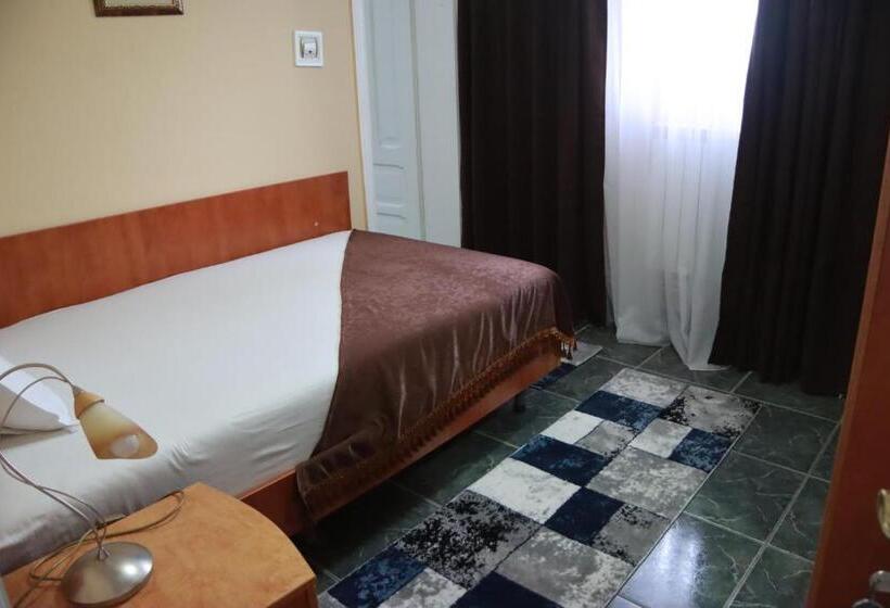 غرفة قياسية فردية, Casa Italia