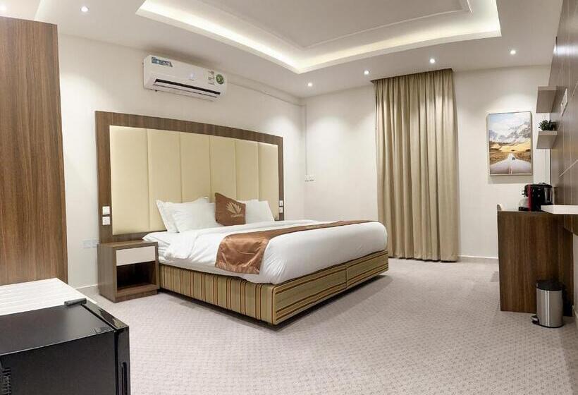 Suite 2 Dormitorios, فندق النزيل الذهبي   Golden Guest