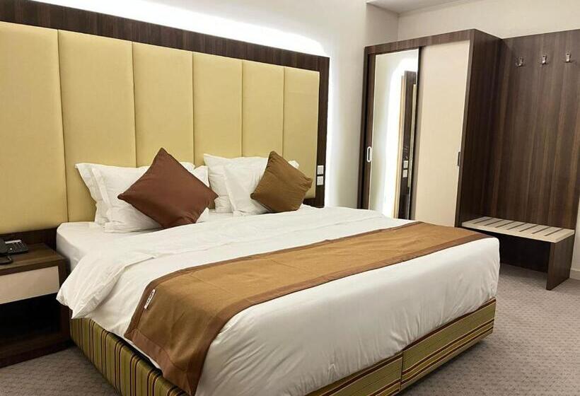 Suite Deluxe, فندق النزيل الذهبي   Golden Guest