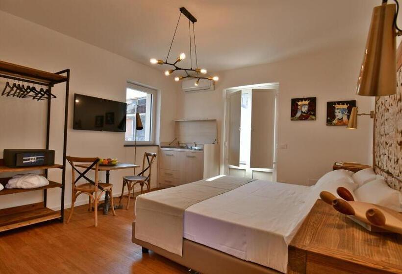 带露台的标准工作室, San Anton