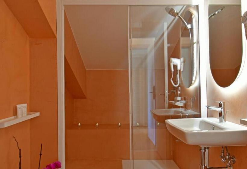 带露台的标准工作室, San Anton