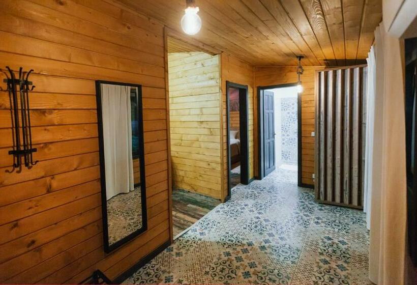 Семейное Бунгало, Shurra