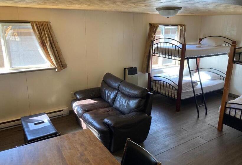 בקתה סטנדרטית, The Hiker Huts