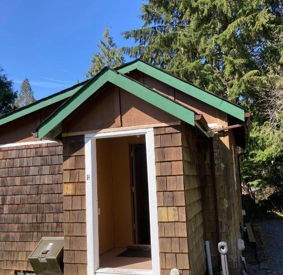 בקתה סטנדרטית, The Hiker Huts