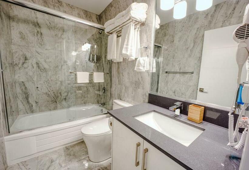 海景套房, Harrison Grand Motel