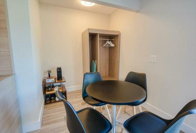 带大床的复式套间, Harrison Grand Motel