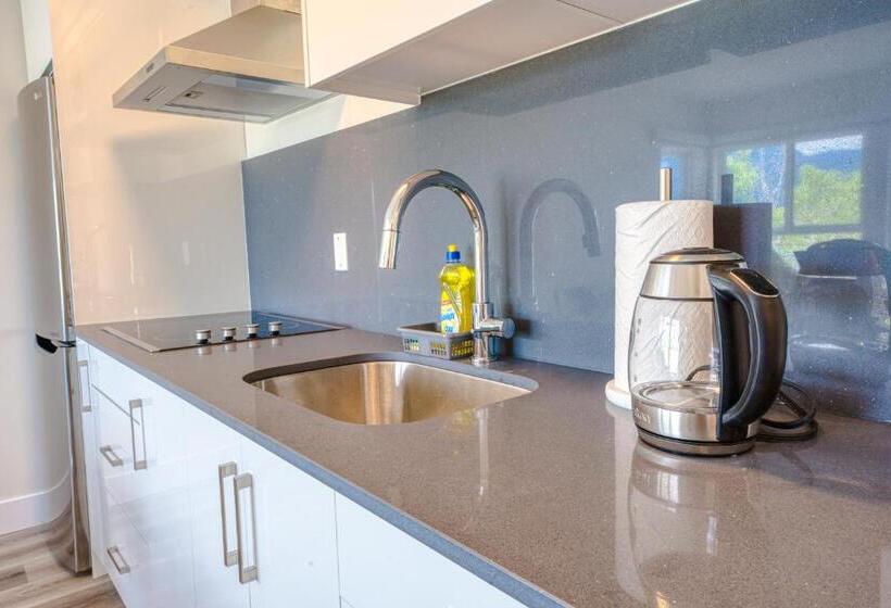 高级套房带海景, Harrison Grand Motel