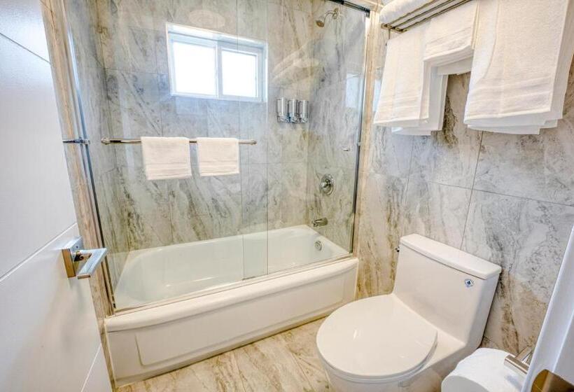 带大床的套房, Harrison Grand Motel