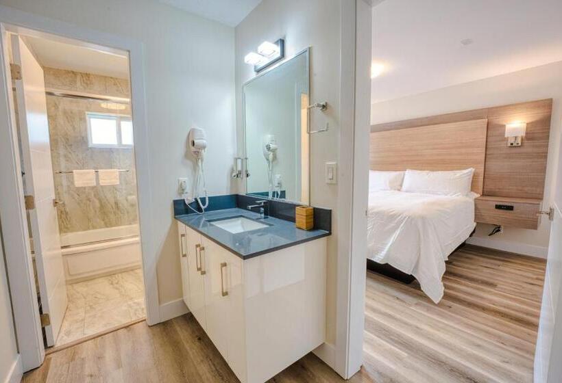 带大床的套房, Harrison Grand Motel