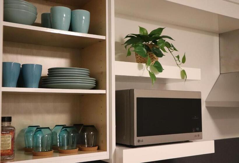 Standard studio with lake view, Harrison Grand Motel