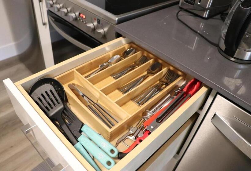 Standard studio with lake view, Harrison Grand Motel