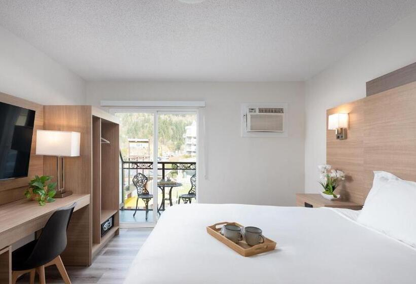 Standard studio with lake view, Harrison Grand Motel