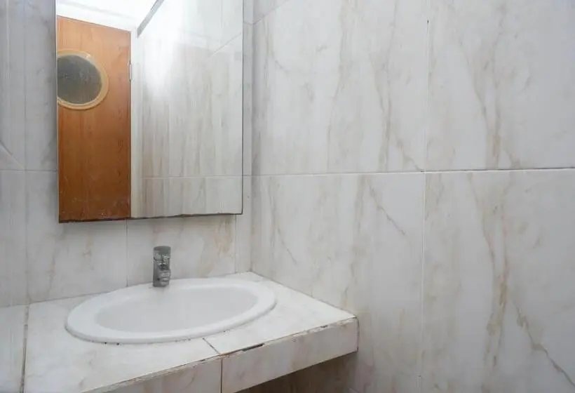 اتاق لوکس, Urbanview Hotel Artama Simpang Lima By Reddoorz