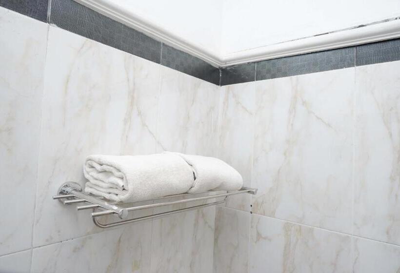 豪华房间, Urbanview Hotel Artama Simpang Lima By Reddoorz