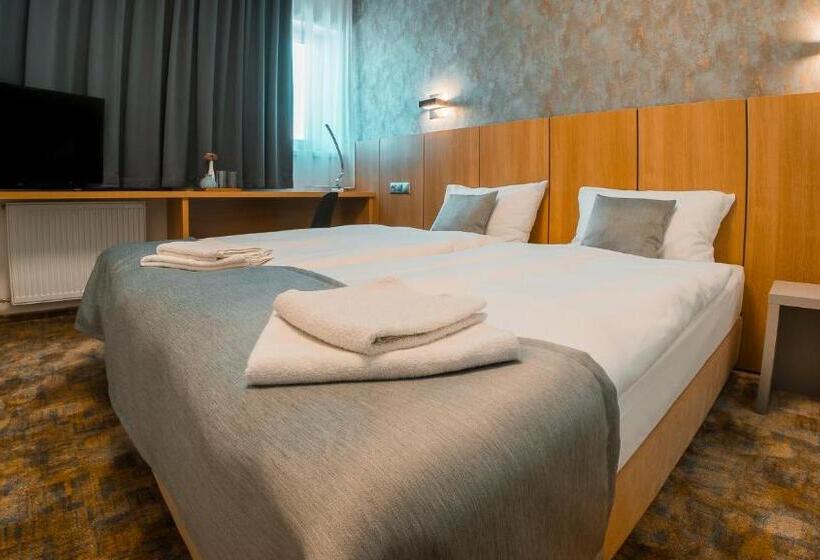 Quarto Quádruplo Standard, Aréna