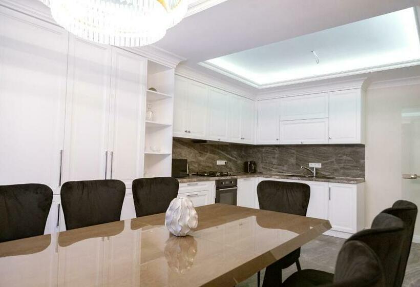 ویلای لوکس 1 خوابه, Casa Viilor