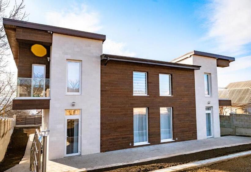 سوییت لوکس, Casa Viilor