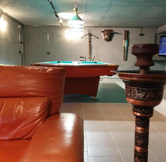 اتاق لوکس, Casa Viilor