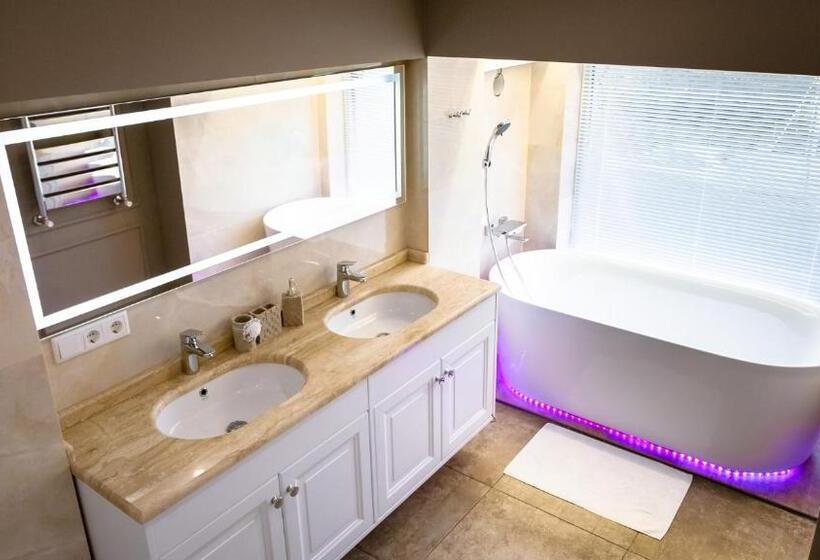 ویلای لوکس 1 خوابه, Casa Viilor