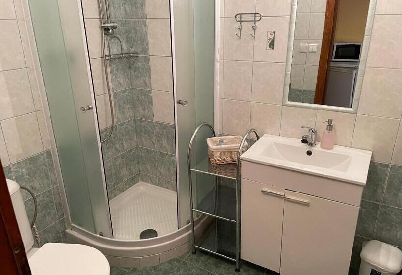 جناح, Penzion Pod Hradbami