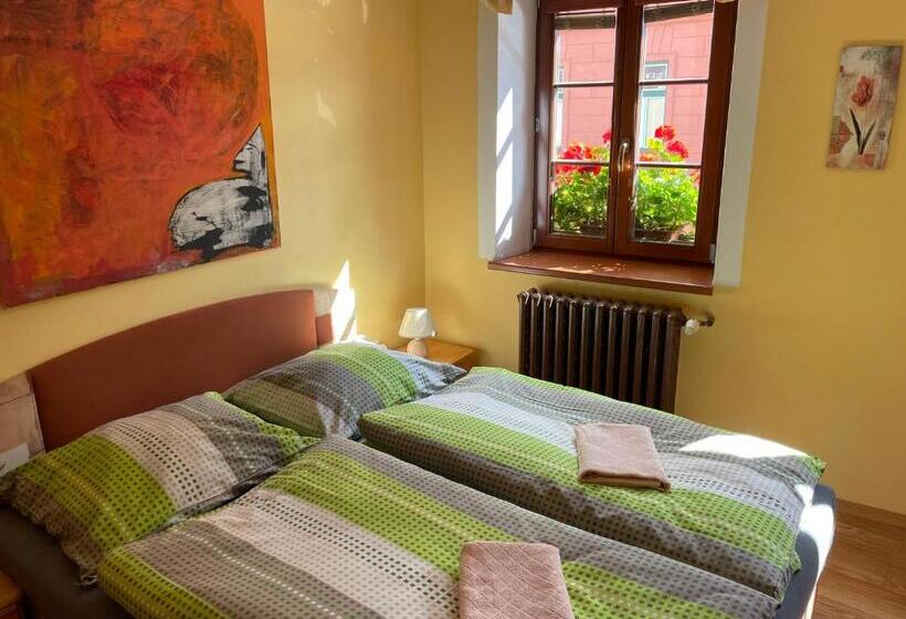 جناح, Penzion Pod Hradbami