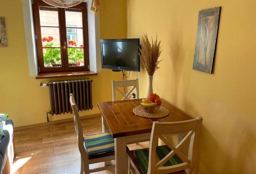 جناح, Penzion Pod Hradbami