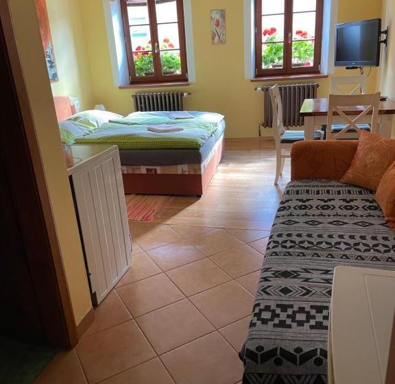 جناح, Penzion Pod Hradbami