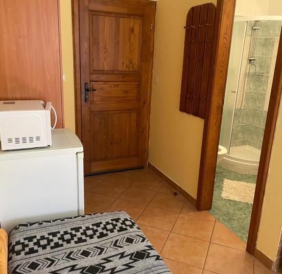 جناح, Penzion Pod Hradbami