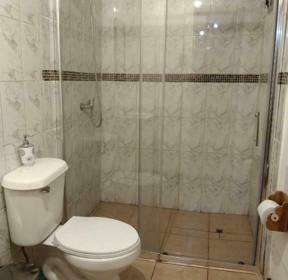 Хижина, Cabaña Hostal Ema