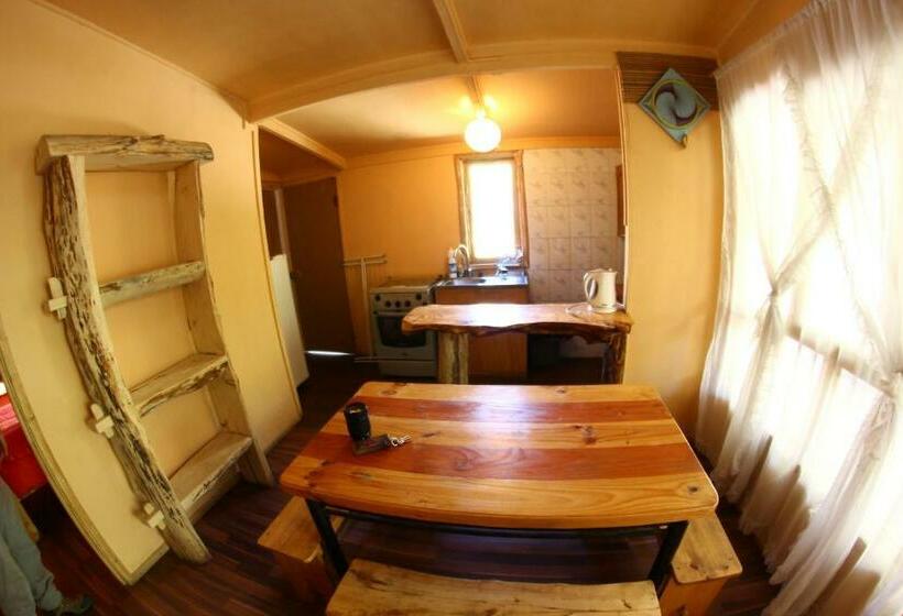 Хижина, Cabaña Hostal Ema