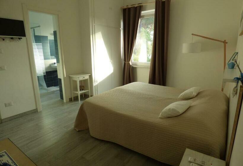 اتاق استاندارد, One More Night