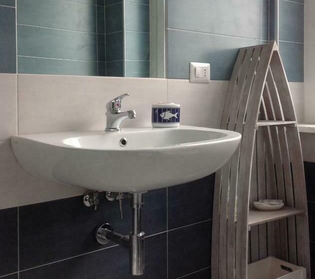 اتاق استاندارد, One More Night