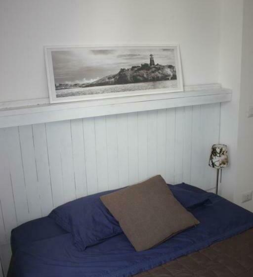 اتاق عادی یک تخته, One More Night