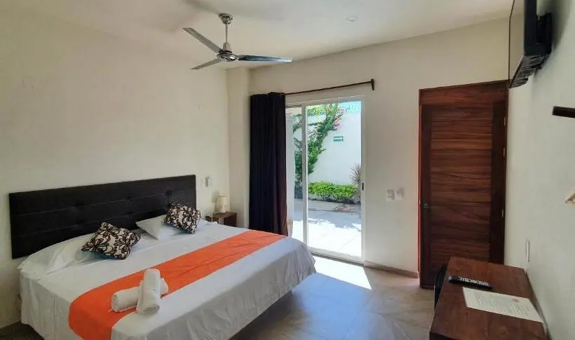 استودیوی استاندارد, Carri Surf Studio
