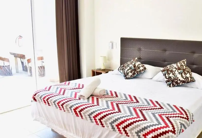 استودیوی استاندارد, Carri Surf Studio