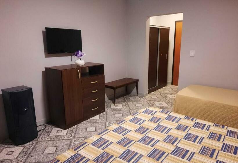 اتاق لوکس سه تخته, Las Tres Marías